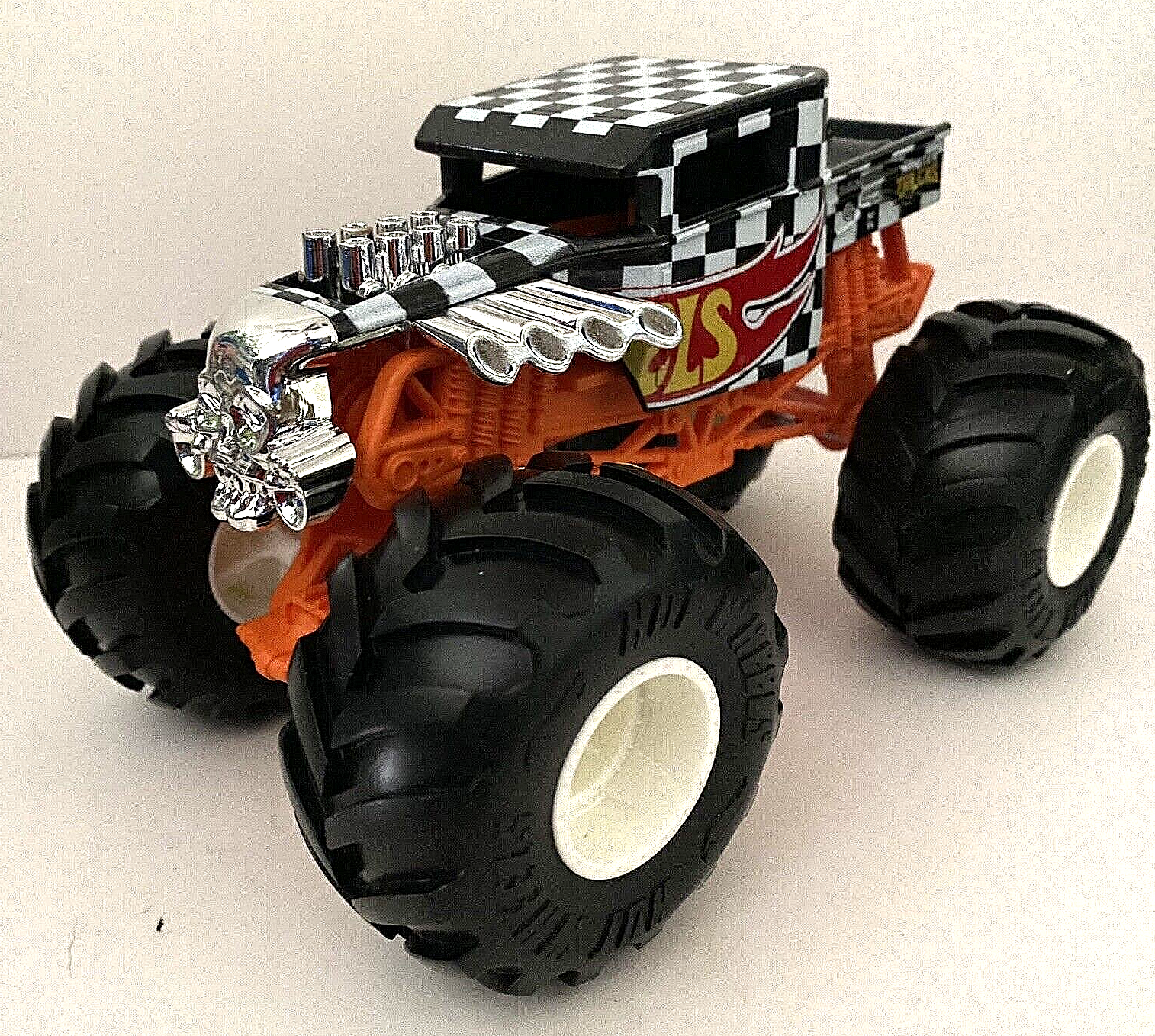 Hot Wheels Monster Trucks Bone Shaker die-cast 1:24 Scale Vehicle with  Giant Wheels for Kids Age 3 to 8 Years Old Great Gift Toy Trucks Large  Scales