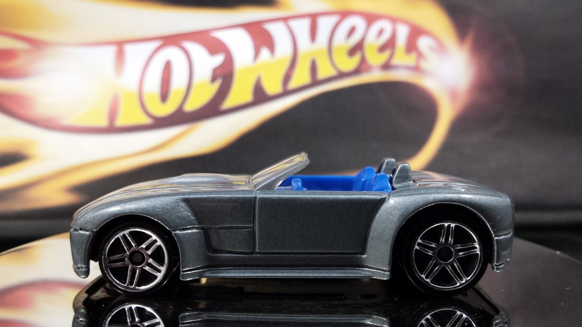 Hot Wheels Ford Shelby Cobra Concept GRAY and Blue Interior Convertible