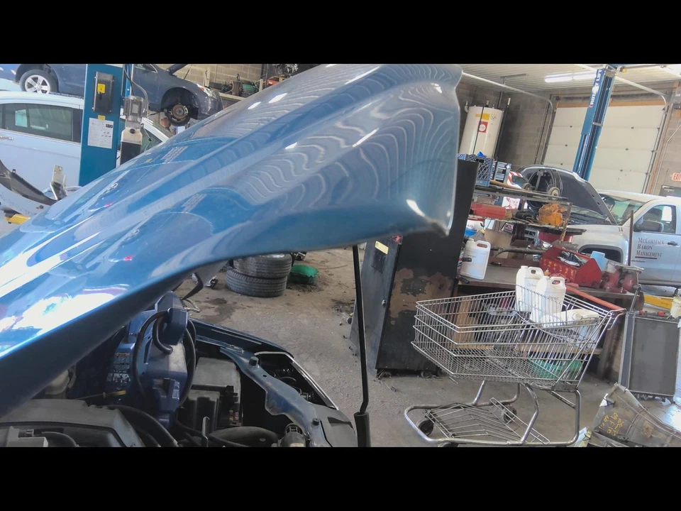 Used Hood fits: 2005 Chevrolet Colorado  Grade C Foto 2 de 4