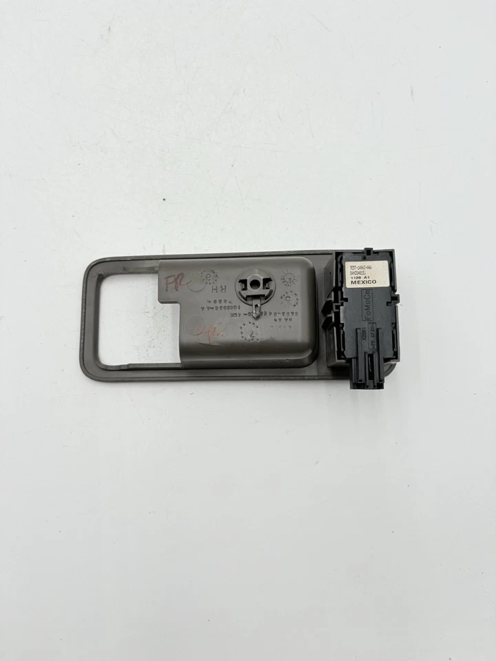 ⭐️ Cubierta de bisel de manija de puerta interior delantera derecha Mercury Milan 2008 OEM Foto 3 de 4