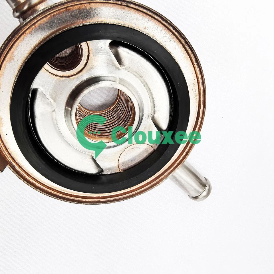 OEM Oil Cooler Assembly 21305-ZQ53A For Nissan Armada Pathfinder Titan Foto 3 de 4