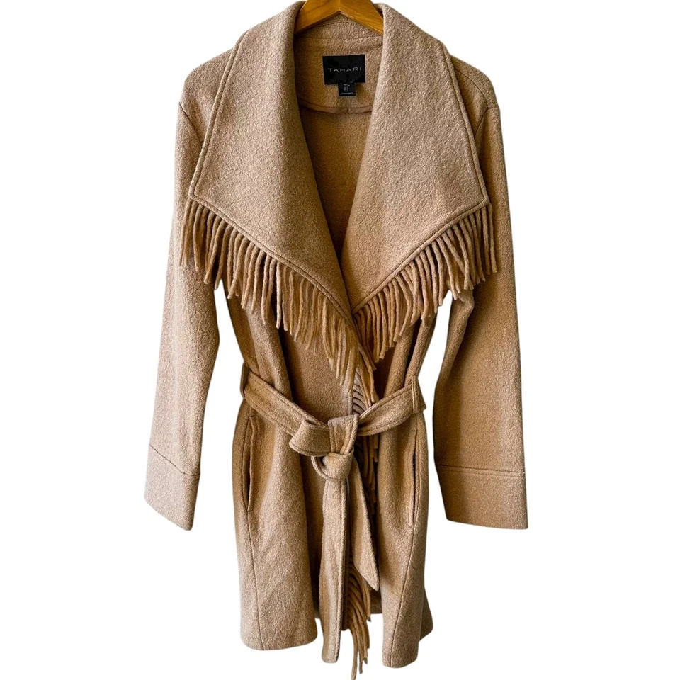 Abrigo envolvente con flecos de lana hervida camel Tahari para mujer talla grande Western acogedora cabina Foto 2 de 4