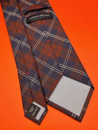 Tommy Hilfiger Men's 100% Silk Necktie Red & Navy Plaid Pattern EUC - Picture 3 of 3