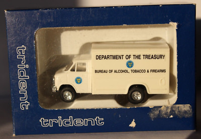 Chevrolet Van Departement of the Treasury Trident  1:87 90152