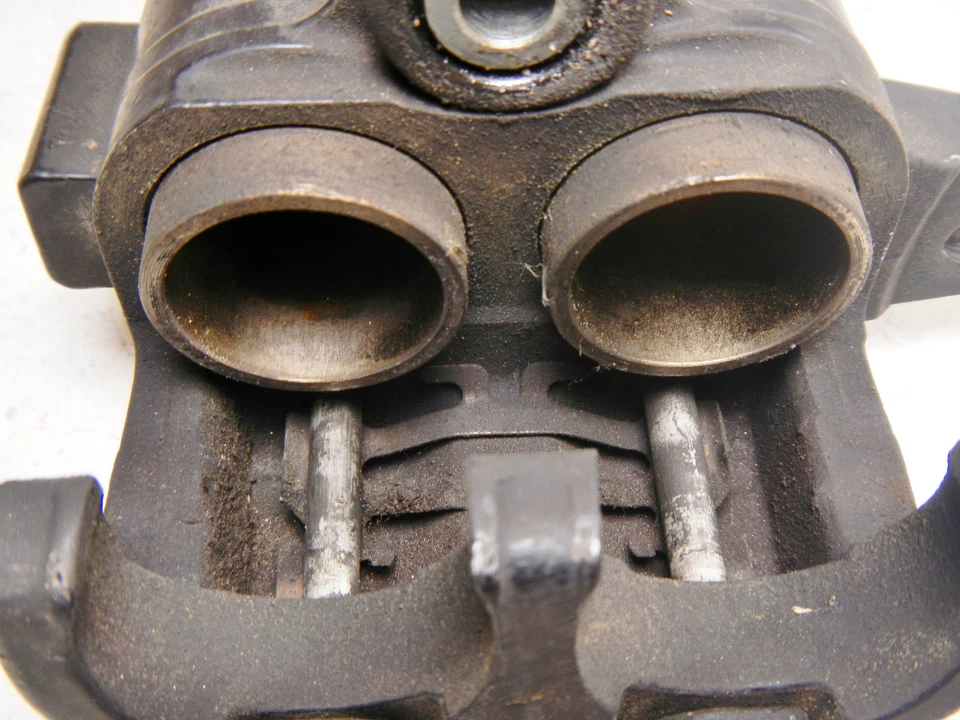 84 本田 CB700SC Nighthawk S 700S CB700 CB 700 SC 右握前制动卡钳 — 第 4/4 张图片