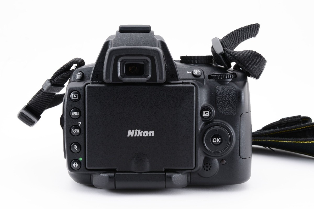 Nikon D5000 Digital SLR Camera w/AF-S DX Nikkor 18-55mm 1