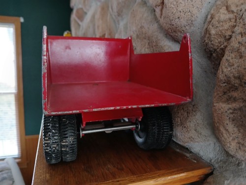 International Harvester Hydraulic Dump Truck. MFG 1960S MADE BY ERTL - Picture 7 of 13