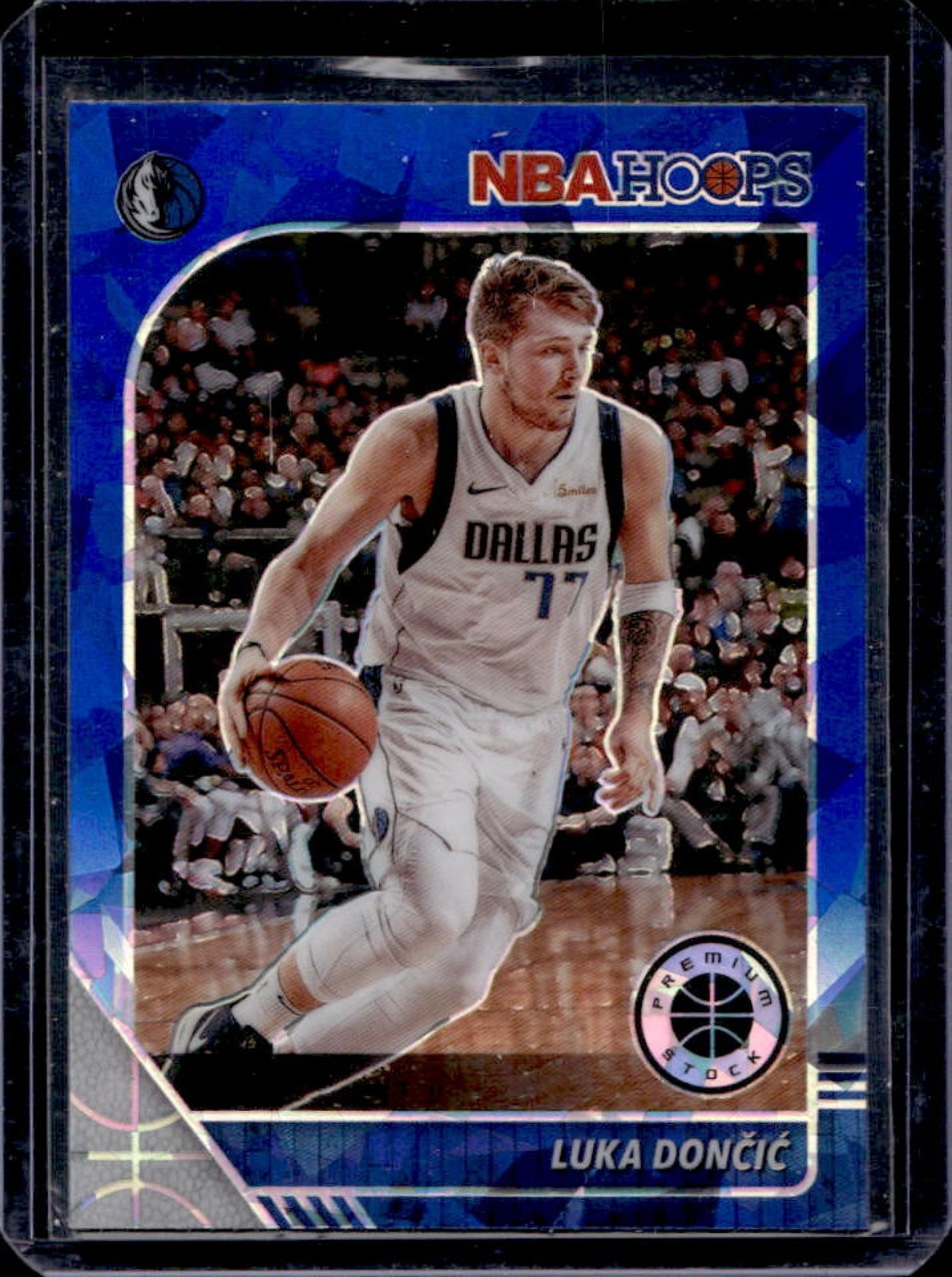 2019-20 Panini Hoops Premium Stock Luka Doncic Prizm Blue Cracked Ice #39