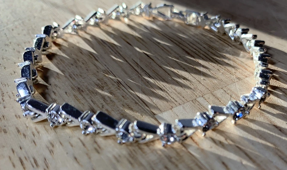 Pulsera Tenis Avon Cristal Tono Plata Circonita Cúbica Foto 4 de 4