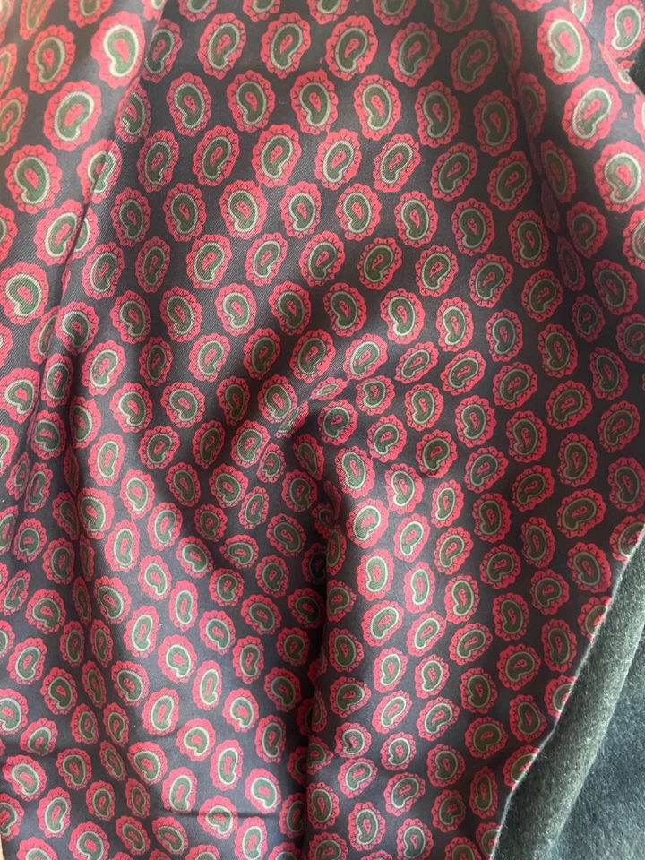 Bufanda de seda y lana vintage Holliday & Brown London para hombre - roja y gris usada en excelente estado Foto 2 de 4