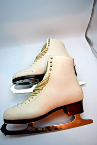 Klingbeil Custom White Skates, John Wilson Coronation Ace Sheffield Blades, S 11