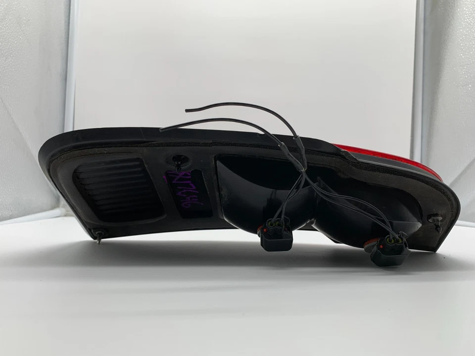 Luz trasera del lado del conductor Lincoln Aviator 2003-2005 OE B03B36003 Foto 3 de 4