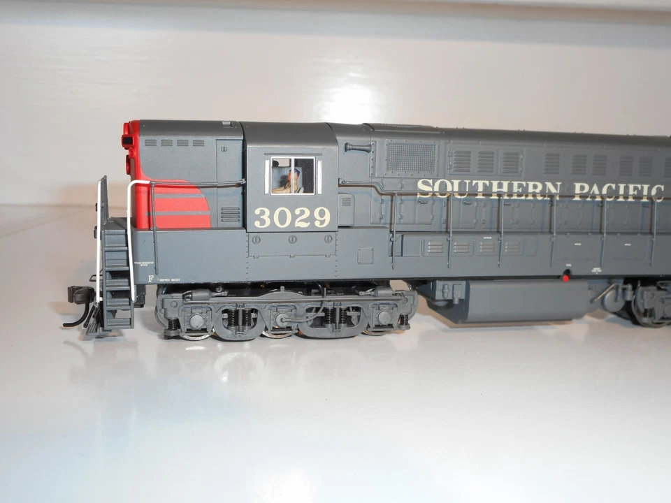 Atlas 7724 DCC & QSI Sound, Southern Pacific Co-Co #3029. As New cond. HO. Boxed - Image 4 of 4