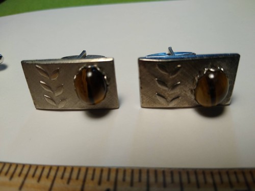 2 Pair of Vintage Cuff Links- Race Horse and Tiger Eye....... - Picture 4 of 6