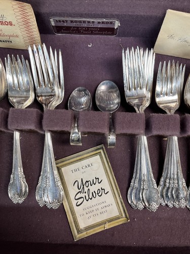 1847 Rogers Bros Silverware Set of 54 pc With Wooden Box - Picture 9 of 15