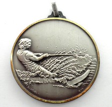 MAGNIFICA MEDAGLIA SCI NAUTICO di dm Bandoli 52,3mm 42,3g ottone argentato. BB17