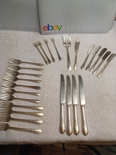 26 Pcs Vintage Simeon L & George H Rogers Oneida LTD Silverplate Flatware - Foto 3 di 11