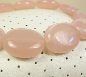 Vintage 70s Feminine Pink & White Plastic Oval Beaded Stretch Bracelet