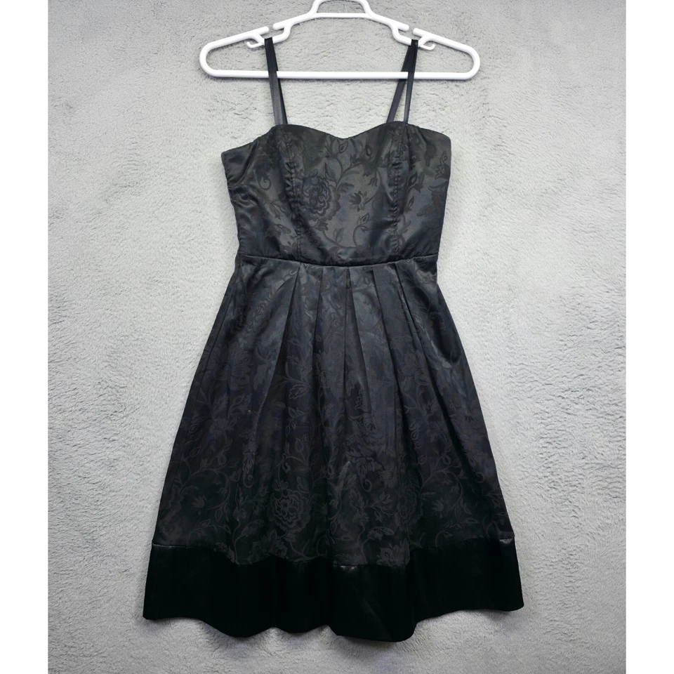 Vestido Speechless Whimsigoth Mujer 13 Plisado Satén Babydoll Brocado Floral Foto 2 de 4