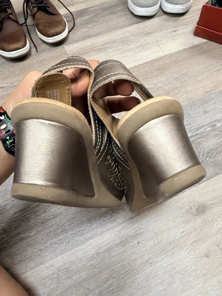 Earth Origins Peep Toe Ankle Buckle Wedge Beige Tones Size 8.5D Women's - Image 2 of 4