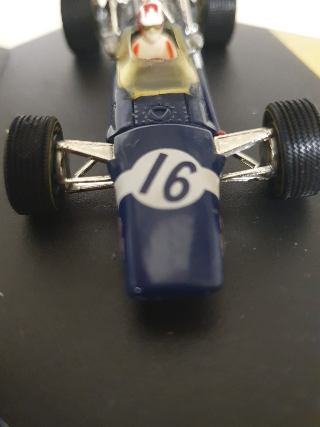 Foto 11 di 12