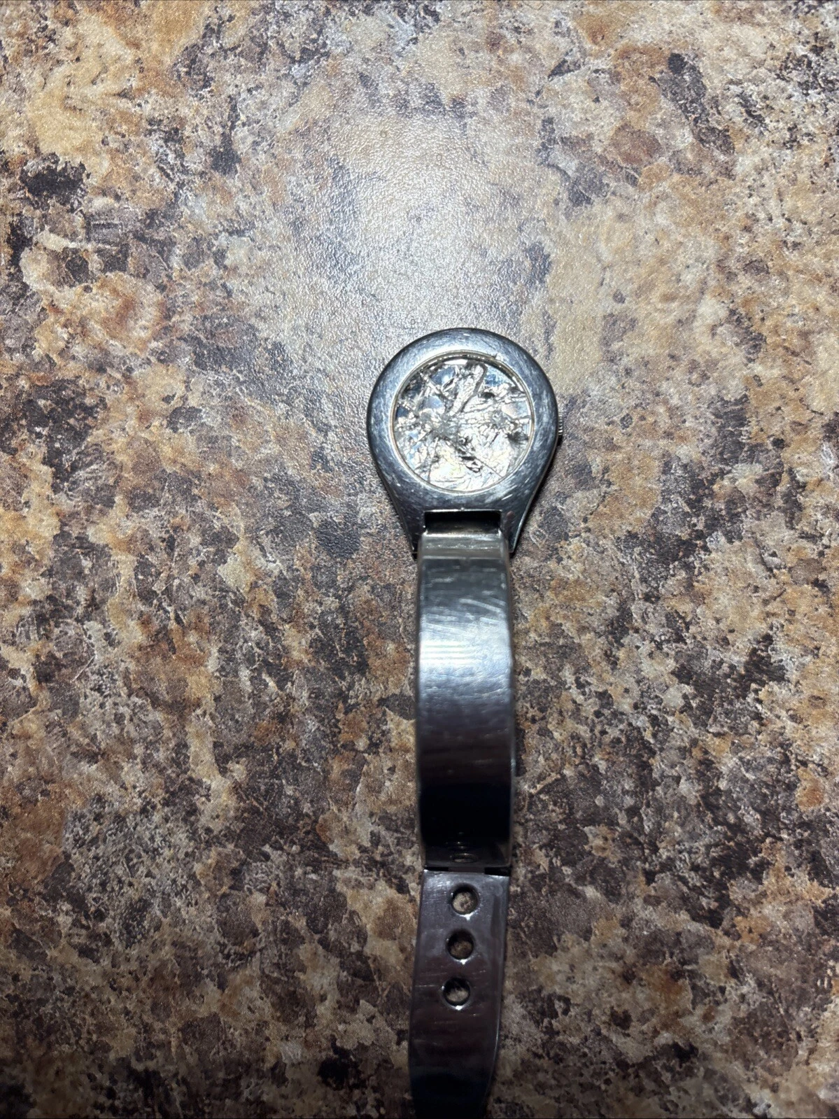 Montre femme Gucci 6700L pour pièces manque pièces cassée