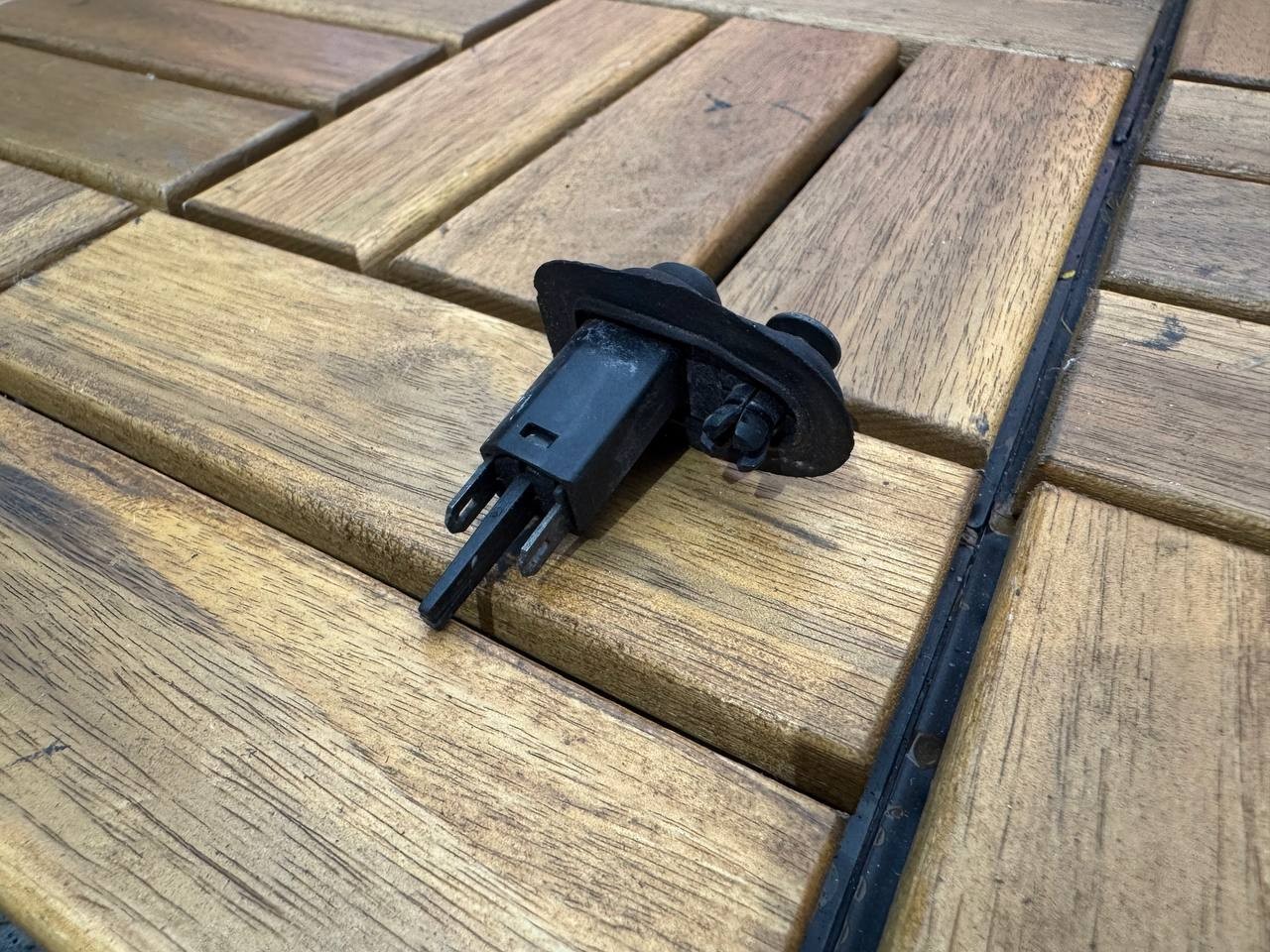 Ferrari F430, 550, 575, 612, 360, 599 Fuel Door Switch # 153069