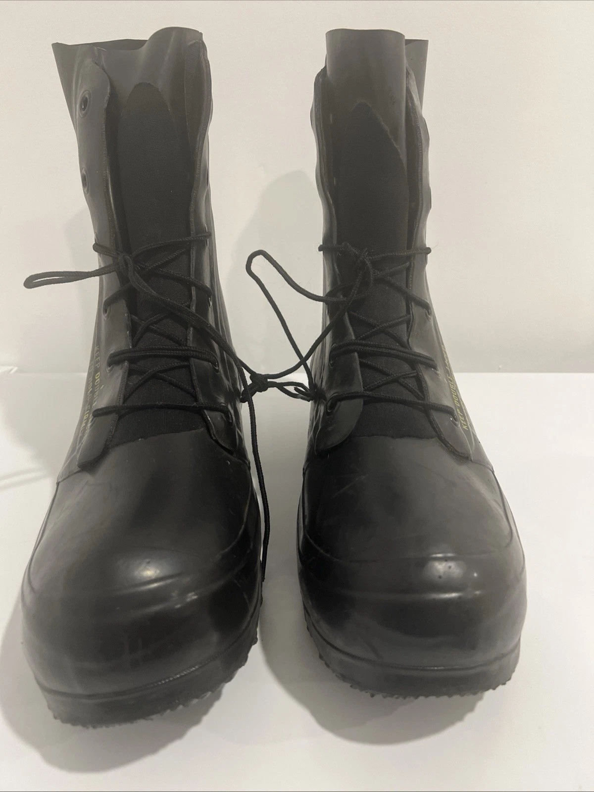 Mickey Mouse Boots Size 10, Regular Bata New ￼