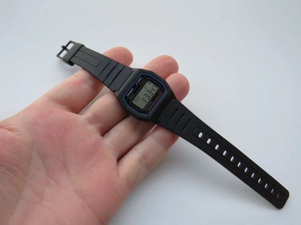 Vintage mens quartz lcd wrist watch CASIO F-28W 1980s - Image 2 of 4