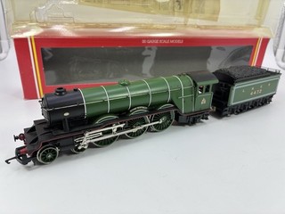 Hornby Train R074 LNER 4 6 2 4472 Flying Scotsman 1924 1928 Fitted Crew OO Gauge