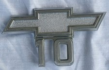 Vintage 1967-1968 Chevrolet C10 Front Fender Emblem - Idp-3893751