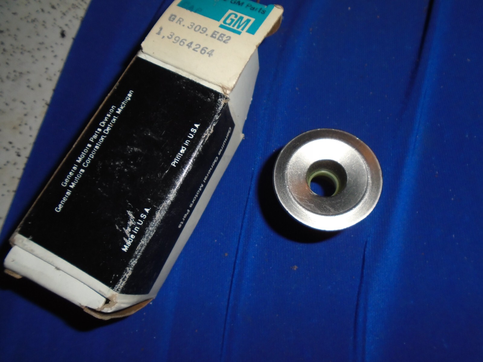 GM 3964264 NOS BB Chevy HiPo 427 Steel Valve Spring Retainers W/Oil