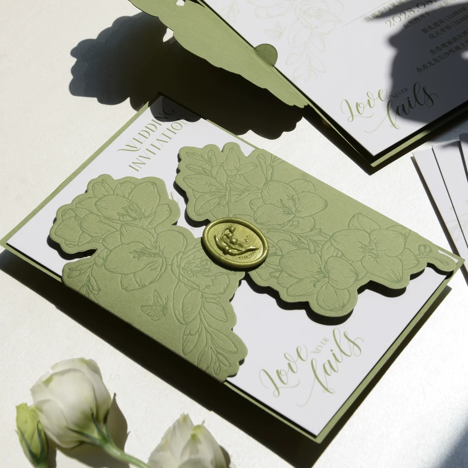 Traje de cubierta de tarjetas de invitación de boda estilo europeo tipografía personalizado verde Foto 4 de 4