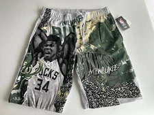 Giannis Antetokounmpo Shorts Milwaukee Bucks Medium M NWT NEW Unk