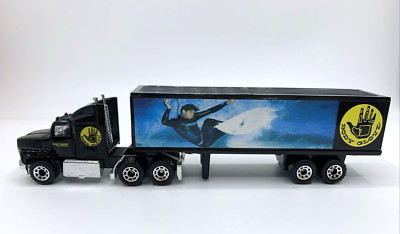 Matchbox Convoy Ford Aeromax ''Body Glove'' 1:97