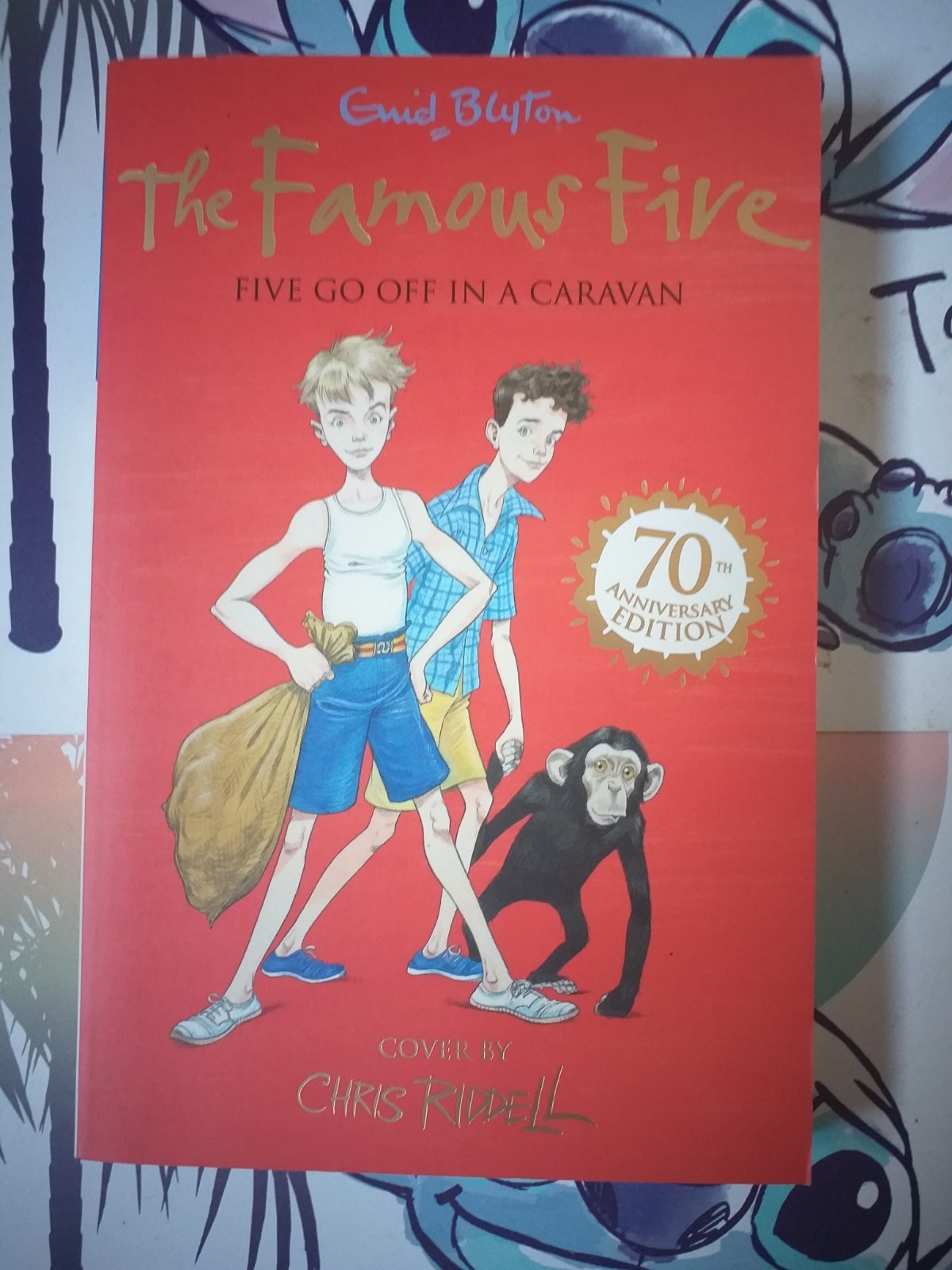 THE FAMOUS FIVE: FIVE GO OFF IN A CARAVAN  (Paperback)
