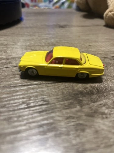 VINTAGE CORGI HUSKY JAGUAR XJ6 4.2 IN YELLOW Mint, Great Britain