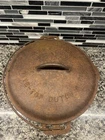 Vintage Griswold No. 9 Cast Iron Tite-Top Dutch Oven with Lid