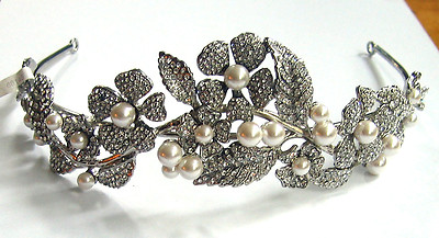 Butler und Wilson Crystal Pearl Flower Tiara NEU