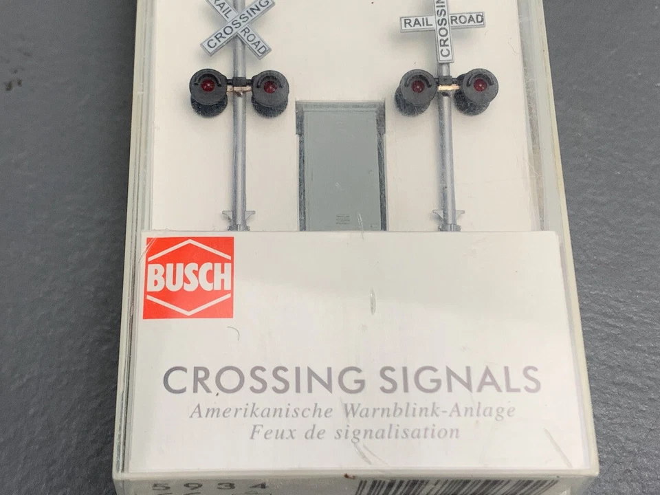 HO Scale Busch 5934 United States Style Crossing Signals 2 w/Control Unit HO3562 - Image 3 of 4