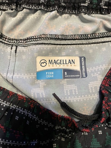 Magellan Small Fish Gear Shorts Christmas Green Holiday Reindeers - Picture 7 of 9