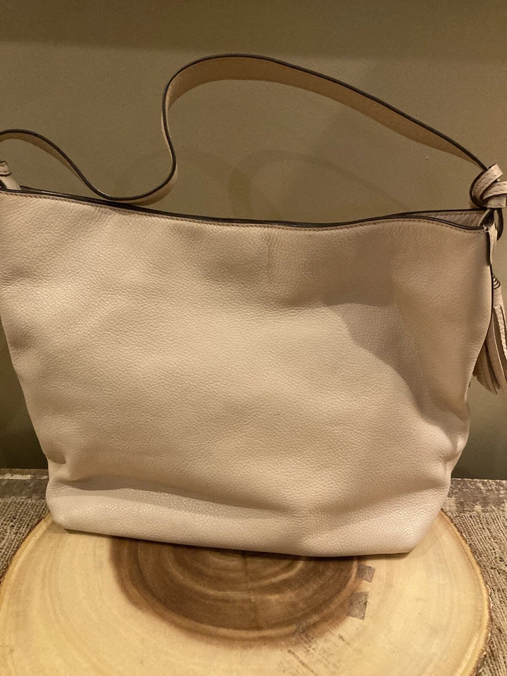 Bolso de Hombro Hobo Tory Burch Thea Borla Cuero Guijarro en Rosa Rubor 528 $ Foto 4 de 4