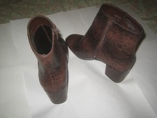Ladies boots ‘ F&F ‘ – size 5 – brown snakeskin – good condition