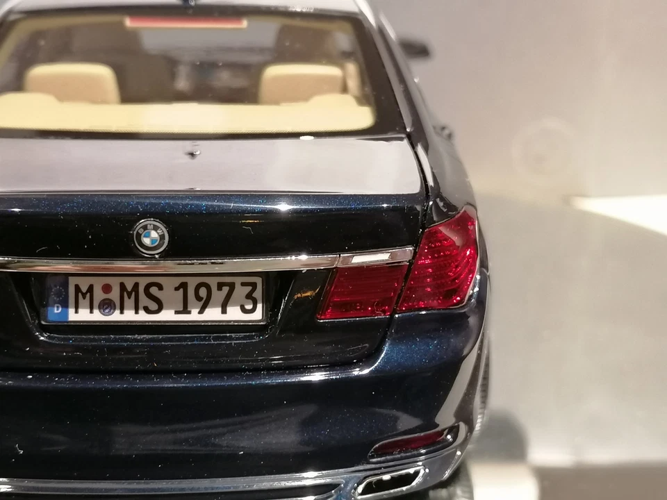 Kyosho 1/18 BMW 750li F02 Long Version Imperial Blue Metallic MINT Box Dealer - Immagine 3 di 4