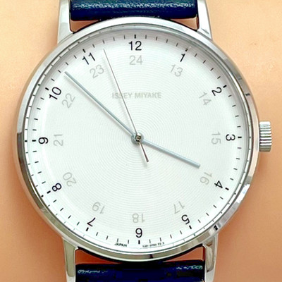 SEIKO ISSEY MIYAKE '' f '' Watch by Ichiro Iwasaki Silver Black Dial Qz Japan＃381B