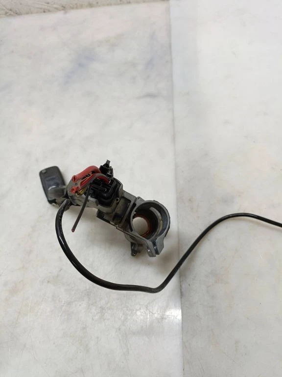 Volkswagen Transporter - Caravelle T4 2000 Petrol Ignition barrel lock 701905851 - Image 4 of 4