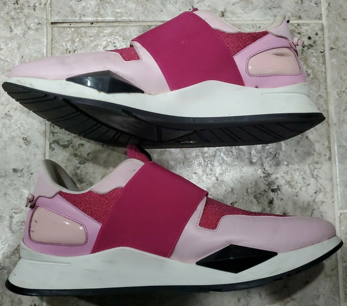 GORGEOUS AUTHENTIC GIVENCHY RUNNER ELASTIC ATHLET… - image 2