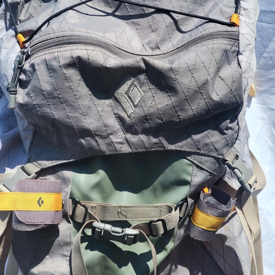 Mochila técnica Black Diamond Quantum 65L carga ligera duradera Foto 2 de 4