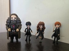 Pack 4 Figuras Harry Potter Magical Minis - Hagrid, Harry, Hermione y Ron