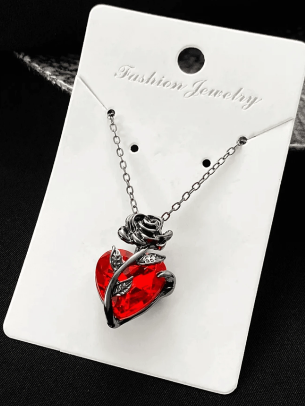 Collana donna con ciondolo cuore rosso gotico con fiore rosa catenina